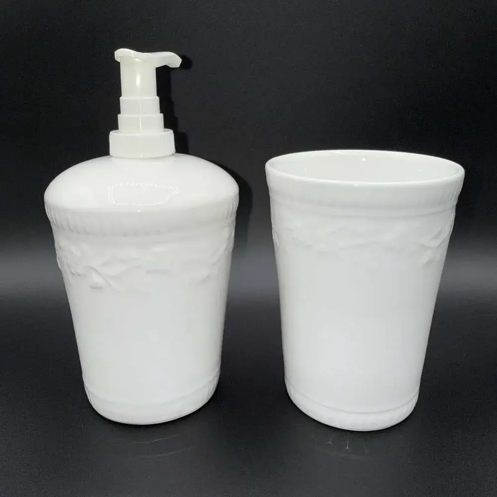 Crabtree & Evelyn Vintage White Embossed Ceramic Bath Set Made In Portugal NEW